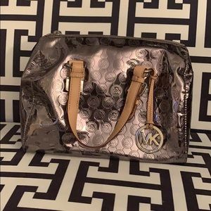 Michael Kors pocket book